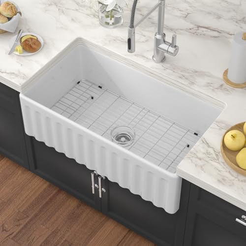 White Farmhouse Sink 33 Inch Fireclay Reversible Apron Front Farm Sink 33"x18"x10" Glossy White Porcelain Farms House Style Single Bowl Farmhoues kitchen Sinks with Luxury Accessories by Couoko