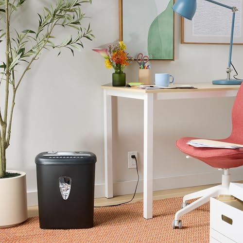 Amazon Basics 8 Sheet Cross Cut Paper and Credit Card Shredder with 4.1 Gallon Bin, Black - Image 4